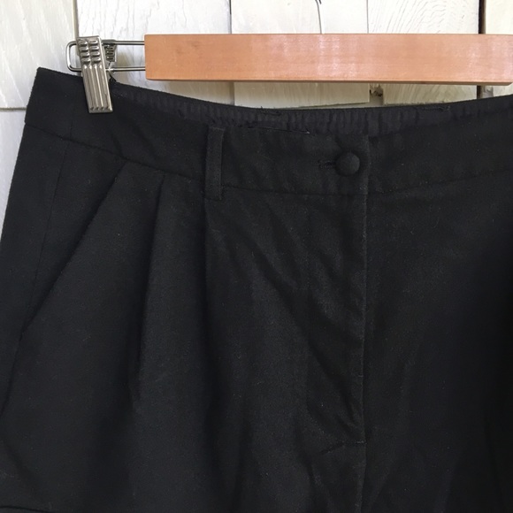 H&M cuffed black shorts - Picture 2 of 4